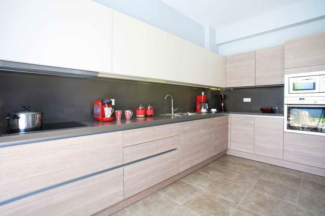 Villa Elpida, *