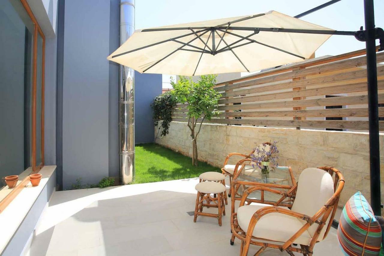Elpida, Villa